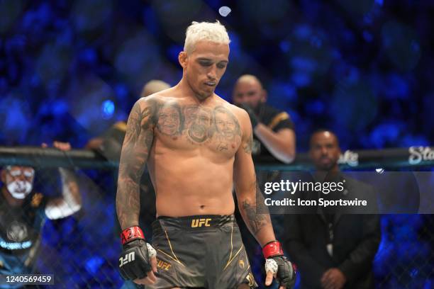 Charles Oliveira prepares to fight Justin Gaethje in their Lightweight bout during the UFC 274 event at Footprint Center on May 7 in Phoenix, Arizona.