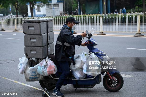 Chinese Delivery Riders 264 China Delivery Scooter Stock Photos, High-Res Pictures, and Images ...