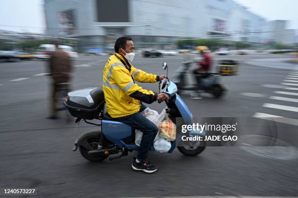 Chinese Delivery Riders 264 China Delivery Scooter Stock Photos, High-Res Pictures, and Images ...