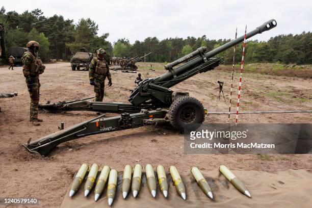 Soldiers of the Belgian armed forces, participate with the Lightgun 1 105mm howitzer in the Wettiner Heide international joint military exercises of...