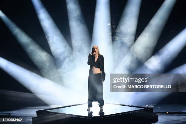 S10 (Singer) Photos and Premium High Res Pictures - Getty Images