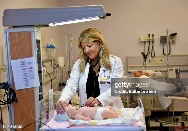 Dawn Mueller-Burke, enfermera practicante y profesora asistente de la Escuela de EnfermerÃ­a de la Universidad de Maryland en Baltimore, Maryland,...