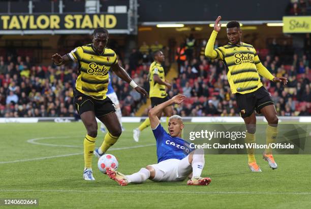 Moussa Sissoko of Watford challenges Richarlison of Everton during the Premier League match between Watford and Everton at Vicarage Road on May 11,...