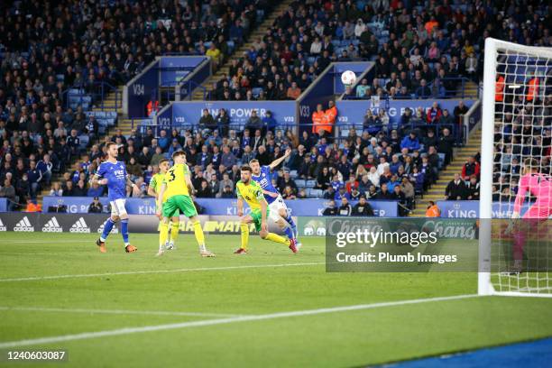 Jamie Vardy of Leicester City scores to make it 1-0 during the Premier League match between Leicester City and Norwich City at King Power Stadium on...