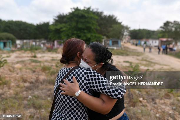 Relatives of murdered journalist Yesenia Mollinedo, mourn during her funeral, at the Miguel Hidalgo municipal pantheon, in Minatitlan, Veracruz...