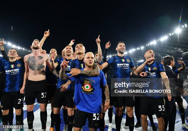 Inter Milan's players celebrate winning the Italian Cup final football match between Juventus and Inter on May 11, 2022 at the Olympic stadium in...