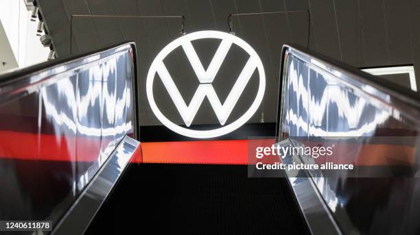 Dpatop - 11 May 2022, Lower Saxony, Wolfsburg: A Volkswagen logo is reflected in an escalator in the Autostadt at Volkswagen's main plant. The Annual...