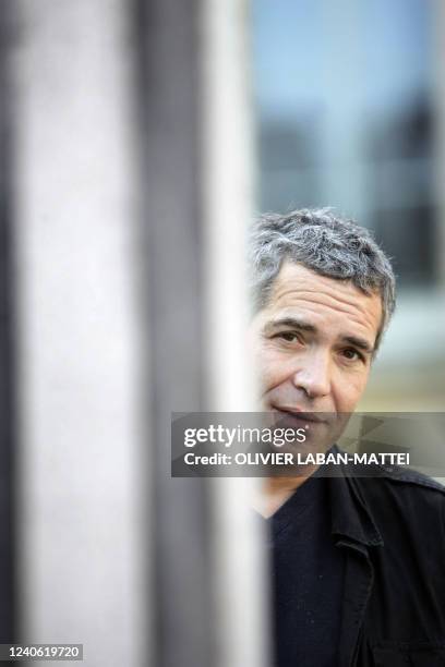 Portrait du journaliste Christophe Nick, pris le 02 mai 2006, à Paris. - Auteur d'ouvrages politiques publiés chez Fayard: "TF1, un pouvoir" en...
