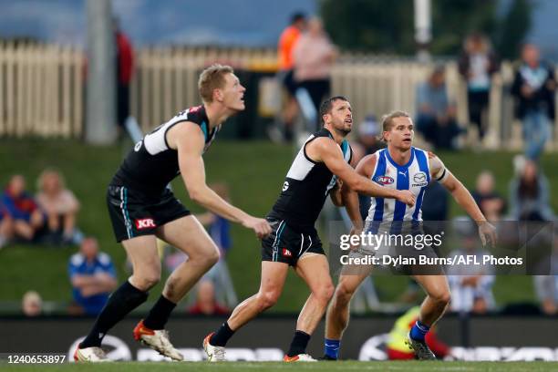 Travis Boak of the Power and Jed Anderson of the Kangaroos compete for the ball during the 2022 AFL Round 09 match between the North Melbourne...