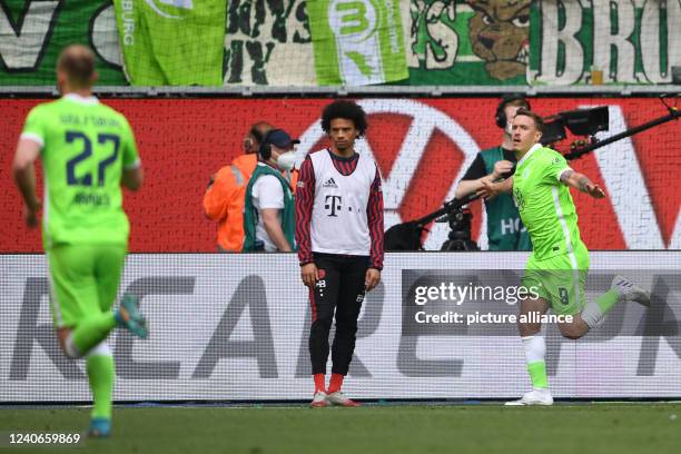 May 2022, Lower Saxony, Wolfsburg: Soccer: Bundesliga, VfL Wolfsburg - Bayern Munich, Matchday 34, Volkswagen Arena. Wolfsburg's Max Kruse celebrates...