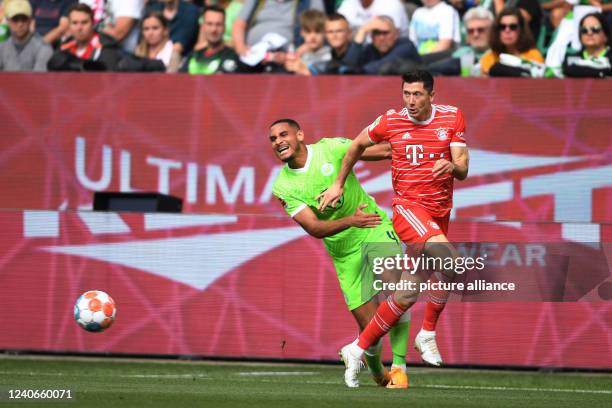 May 2022, Lower Saxony, Wolfsburg: Soccer: Bundesliga, VfL Wolfsburg - Bayern Munich, Matchday 34, Volkswagen Arena. Munich's Robert Lewandowski...