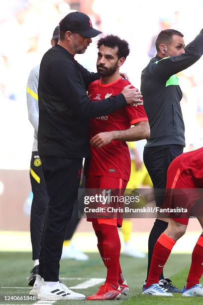 Liverpool Manager Jurgen Klopp reacts to Mohamed Salah of Liverpool as he goes off injured during The FA Cup Final match between Chelsea and...