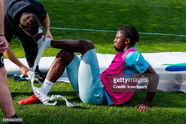 Obed NKAMBADIO of Paris FC gets tape before the Ligue 2 BKT match between Paris FC and Grenoble at Stade Charlety on May 14, 2022 in Paris, France.