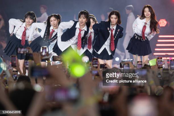 May 2022, Hessen, Frankfurt/Main: The band Ive performs on stage during the K-Pop mega festival "KPOP.FLEX" at Deutsche Bank Park. This is the...