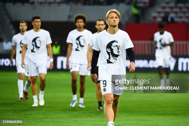Nice's players wear T-shirts with an image of Argentinian forward Emilano Sala who died in a plane crash in 2019, at the start of the French L1...