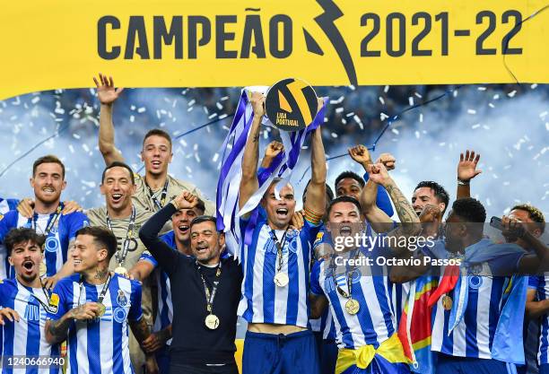 Porto players and coaching staff celebrate winning the title following the Liga Portugal Bwin match between FC Porto and GD Estoril Praia at Estadio...