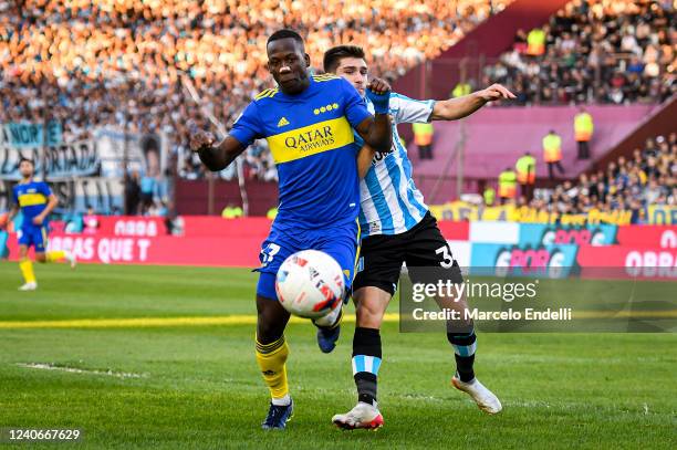 Luis Advincula of Boca Juniors fights for the ball with Facundo Mura of Racing Club during a semi-final match of Copa De la Liga 2022 between Boca...