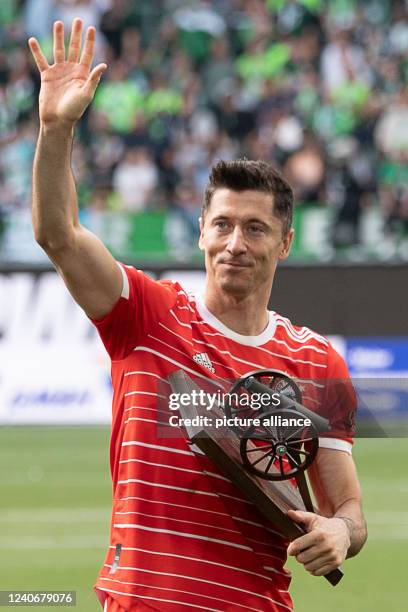 May 2022, Wolfsburgo;: Bayern Munich's Polish striker Robert Lewandowski celebrates the awarding of this season's top scorer trophy in front of the...