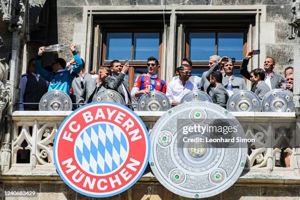 Players of Bayern Munich with the Bundesliga Meisterschale on the town hall balcony at Marienplatz on May 15, 2022 in Munich, Germany. FC Bayern won...