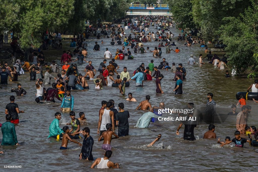 TOPSHOT-PAKISTAN-WEATHER-HEAT