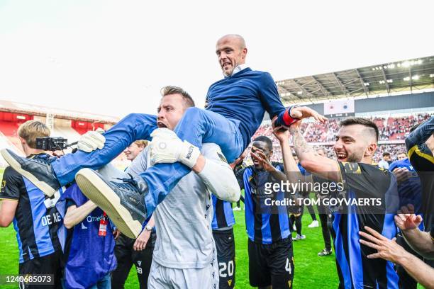 Club's goalkeeper Simon Mignolet and Club's head coach Alfred Schreuder celebrate after winning a soccer match between Royal Antwerp FC and Club...