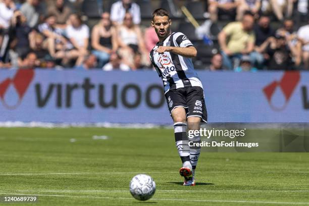 Marco Rente of Heracles Almelo controls the ball during the Dutch Eredivisie match between Heracles Almelo and Sparta Rotterdam at Erve Asito on May...