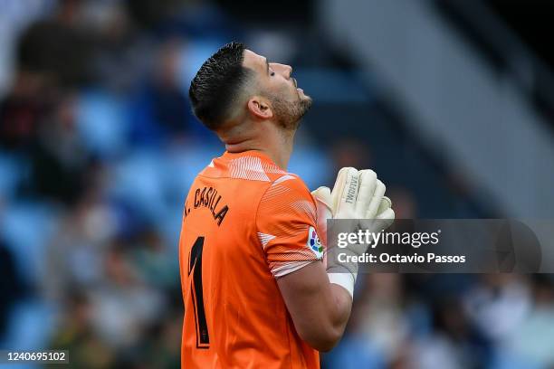 Kiko Casilla of Elche reacts during the LaLiga Santander match between RC Celta de Vigo and Elche CF at Abanca-BalaÌdos on May 15, 2022 in Vigo,...