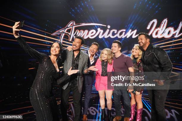 The Top 5 Idol hopefuls travel to The Entertainment Capital of the World, Las Vegas, to be mentored by eight-time GRAMMY® Award-winning country music...