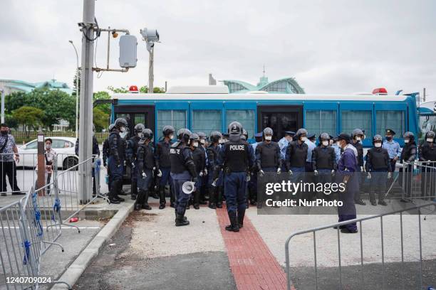 Japan Riot Police Unit Okinawa Reversion Fotografías e imágenes de stock - Getty Images