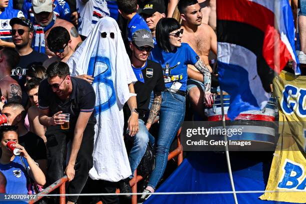 Fan of Sampdoria dressed as a ghost jokes on Genoas relegation prior to kick-off in the Serie A match between UC Sampdoria and ACF Fiorentina at...