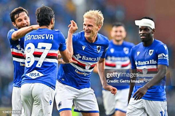 Morten Thorsby of Sampdoria celebrates with his team-mates Bartosz Bereszynski and Antonio Candreva after scoring a goal during the Serie A match...