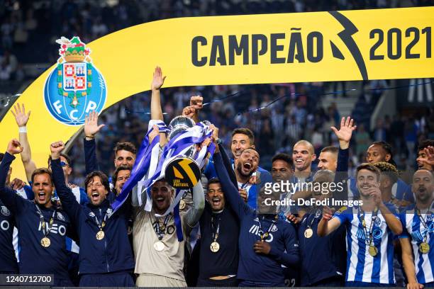 Claudio Ramos of FC Porto and Head Coach Sergio Conceicao of FC Porto celebrate the championship with the cup after the Liga Portugal Bwin match...