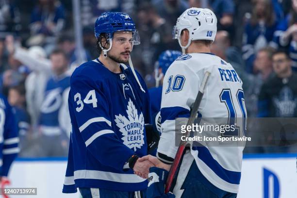 TORONTO, ON - MARCH 23 - Toronto Maple Leafs jerseys designed by Drew  Photo d'actualité - Getty Images