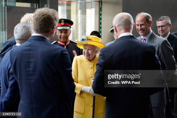 Queen Elizabeth II and Prince Edward, Earl of Wessex meet staff who have been key to the Crossrail project, as well as Elizabeth Line staff who will...