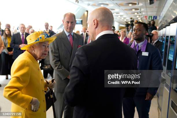 Queen Elizabeth II and Prince Edward, Earl of Wessex meet staff who have been key to the Crossrail project, as well as Elizabeth Line staff who will...