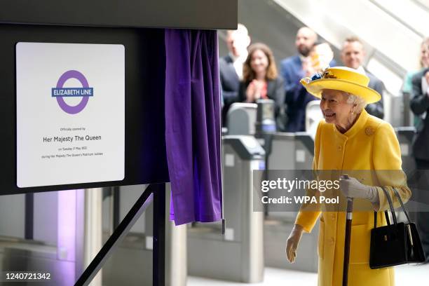 Queen Elizabeth II unveils a plaque to mark the Elizabeth line's official opening at Paddington Station on May 17, 2022 in London, England.