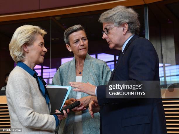 European Commission President Ursula von der Leyen , flanked by European Commission vice-president in charge Europe fit for the digital Margrethe...