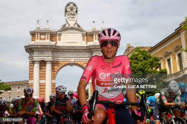 Overall leader Team Trek's Spanish rider Juan Pedro Lopez and fellow riders wait by the Arco Ganganelli in Santarcangelo di Romagna, a triumphal arch...