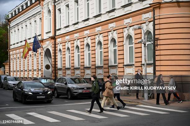 People walk past the Spanish embassy in Moscow on May 18, 2022. - Moscow on May 18, 2022 kicked out diplomats from France, Italy and Spain in...