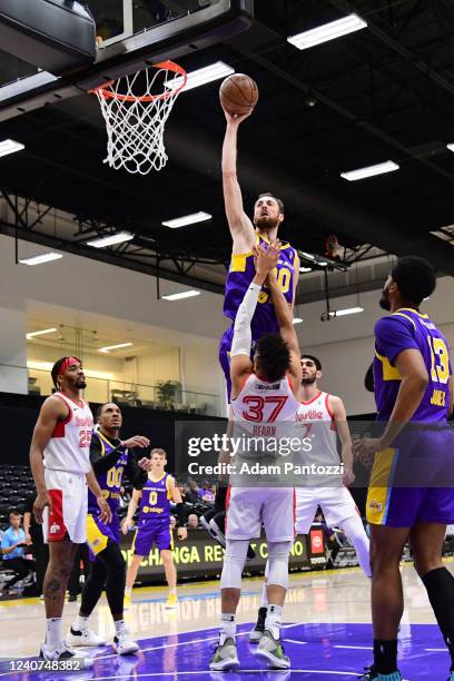 Jay Huff of the South Bay Lakers drives to the basket during the game against the Memphis Hustle on March 10, 2022 at UCLA Heath Training Center in...