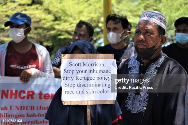 Hundreds of Rohingya refugees from Myanmar who have lived in Indonesia for a dozen years staged a protest by carrying banners in front of the UNHCR...