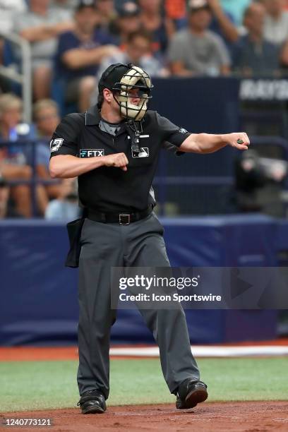 D J Reyburn Photos and Premium High Res Pictures - Getty Images