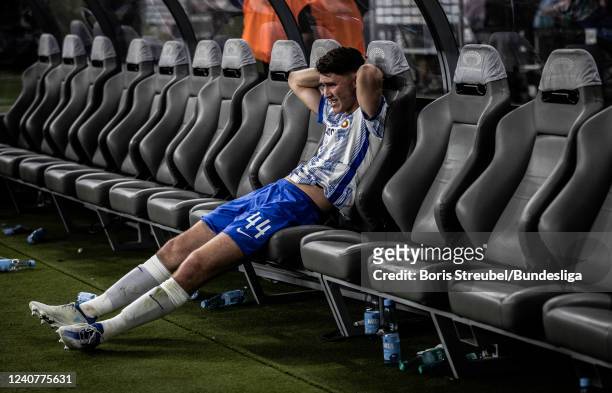 Linus Gechter of Hertha BSC looks dejected after the Bundesliga Playoffs Leg One match between Hertha BSC and Hamburger SV at Olympiastadion on May...