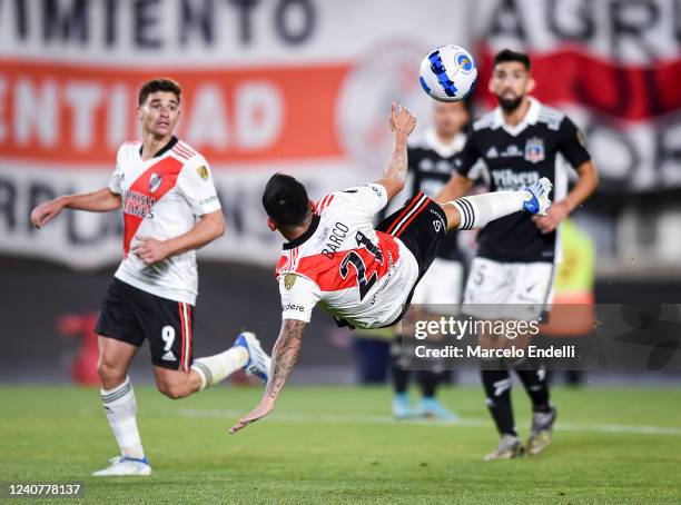 Esequiel Barco of River Plate takes an overhead kick during the Copa CONMEBOL Libertadores 2022 match between River Plate and Colo Colo at Estadio...