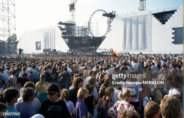 Pink Floyd performs In Berlin, Germany On July 21, 1990 - Pink Floyd performs "The Wall" in Berlin to commemorate the fall of the Berlin Wall.