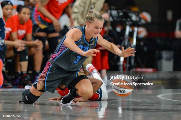 Atlanta guard Kristy Wallace dives on the floor for a loose ball during the WNBA game between the Washington Mystics and the Atlanta Dream on May...