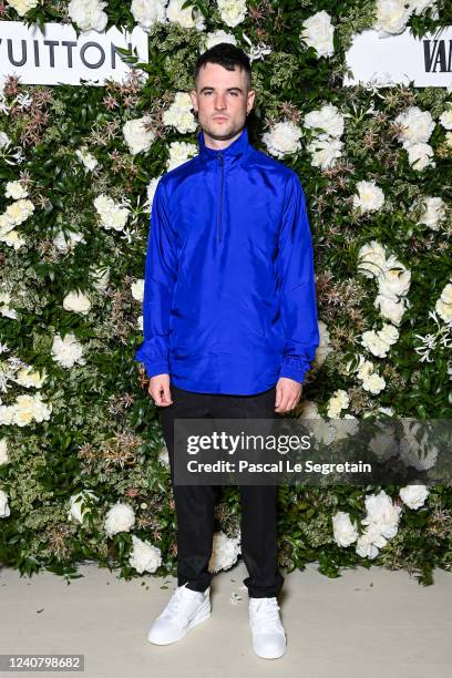 Tom Sturridge attends the Vanity Fair x Louis Vuitton dinner during the 75th annual Cannes Film Festival at Fred LEcailler on May 20, 2022 in Cannes,...