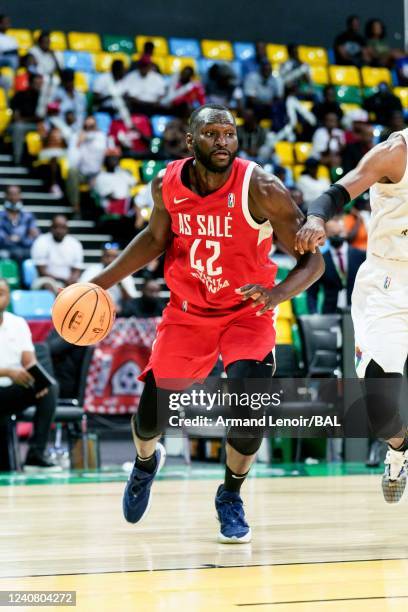 Drame Osmane of the AS Salé dribbles the ball during the game against the Clube Atlético Petroleos de Luanda on May 21, 2022 at the Hassan Mostafa...