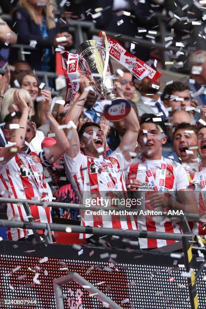 Sunderland celebrate winning promotion as Lynden Gooch of Sunderland lifts the trophy with his team mates during the Sky Bet League One Play-Off...