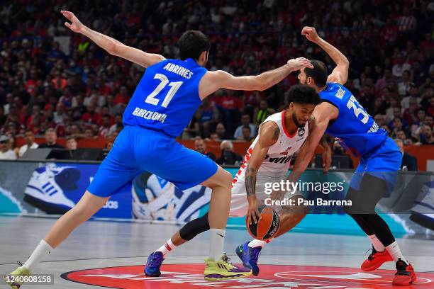 Alex Abrines, #21 of FC Barcelona, Tyler Dorsey, #2 of Olympiacos Piraeus and Nikola Mirotic, #33 of FC Barcelona in action during the Turkish...